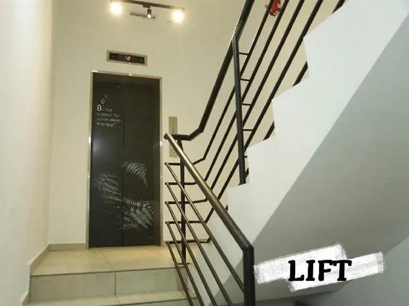 Z Hotel Ara Damansara, Lrt, Mall, Airport Petaling Jaya Malaysia